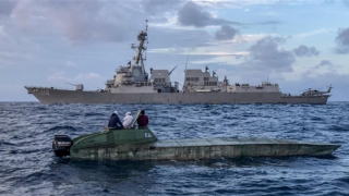 Mỹ tuyên bố điều 2 chiến hạm vượt eo biển Hormuz làm nhiệm vụ đặc biệt, Iran lên tiếng