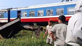Tàu lửa tông xe công nông băng qua đường ngang tự mở, ba ông cháu thương vong
