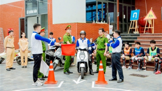 CSGT Hà Nội hướng dẫn kỹ năng tham gia giao thông cho học sinh phổ thông