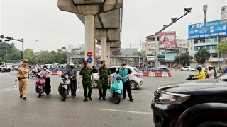 Chạy xe máy ngược chiều, thói quen xấu không thể biện minh