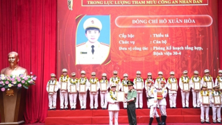 Người chiến sĩ “áo trắng” tận tâm với công việc, hết lòng vì người bệnh