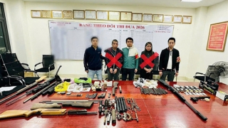 “Bà trùm” đường dây vũ khí quân dụng dưới lớp áo công nhân