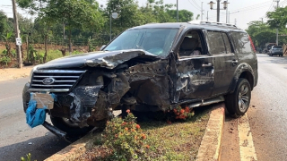 Hai thanh niên rủ nhau đi trộm ô tô dù... không biết lái