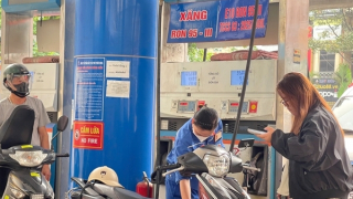 Xăng E10 đang được người tiêu dùng làm quen và lựa chọn sử dụng