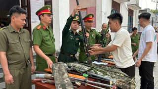 Thu hồi vũ khí góp phần “làm sạch” nguy cơ tiềm ẩn từ cơ sở