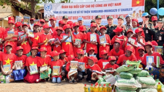 Mang trái tim Việt Nam đến với trẻ em mồ côi Trung Phi