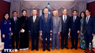 Tiếp tục “giữ lửa," không ngừng phát triển quan hệ Việt Nam-Trung Quốc