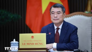 Thủ tướng đề nghị Singapore hỗ trợ xây dựng các trung tâm tài chính quốc tế