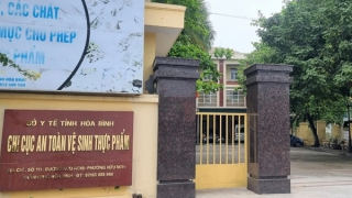 Chi Cục trưởng VSATTP Hoà Bình nhận hối lộ tiền tỷ để xét duyệt 340 bộ hồ sơ đăng ký sữa giả