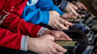 Tiền lệ pháp lý định hình lại kỷ nguyên mạng xã hội