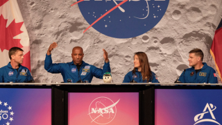 Phi hành đoàn Artemis II đổ bộ Trái Đất ở vận tốc không tưởng