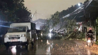 Mưa đá, dông lốc khiến 1 người chết, hơn 1.000 căn nhà tốc mái