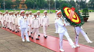 Đoàn đại biểu lực lượng Cảnh sát hình sự vào Lăng viếng Chủ tịch Hồ Chí Minh