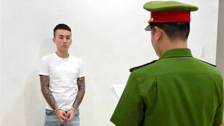 Nhờ đến nhà đón con đi học rồi hiếp dâm, cướp tài sản