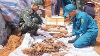 Phát hiện nhiều mảnh xương, vật liệu nổ khi đào móng nhà