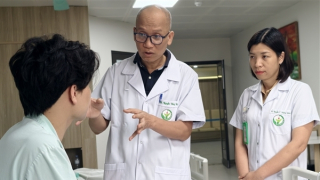 Tai nạn hy hữu, nam thanh niên bị 2 chiếc đũa đâm sâu vào hai mắt