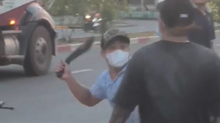 Tạm giữ 4 đối tượng cầm mã tấu hỗn chiến sau mâu thuẫn tại công ty