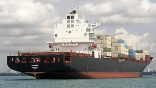 Mỹ bắt giữ tàu hàng treo cờ Iran gần Hormuz, Tehran khẳng định đáp trả