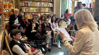 Vietnamese cultural showcase blends tea, tradition, melody in Paris