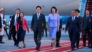 Tổng thống Hàn Quốc Lee Jae Myung và phu nhân bắt đầu thăm cấp Nhà nước tới Việt Nam