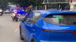 CSGT Hà Nội mở đường, hỗ trợ xe đưa sản phụ đến bệnh viện