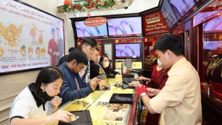Giá vàng liên tục đảo chiều, Hiệp hội đề xuất cho doanh nghiệp vay vàng trong dân
