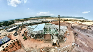 “Đại công trường” APEC tại Phú Quốc: Trung tâm hội nghị lợp mái, sân bay đã xong sân đỗ