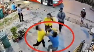 Mâu thuẫn vì mở nhạc to trên xe buýt, 1 người bị đâm tử vong