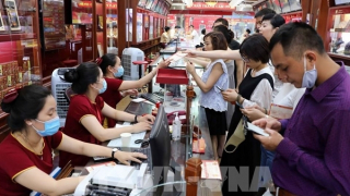 Giá vàng tiếp tục sụt giảm, thủng mốc 170 triệu đồng/lượng