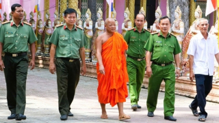 Người có uy tín đồng bào dân tộc Khmer bảo vệ nền tảng tư tưởng của Đảng