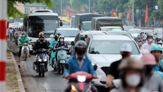 Người dân Hà Nội rời Thủ đô bắt đầu nghỉ lễ, cửa ngõ phía Nam đông đúc
