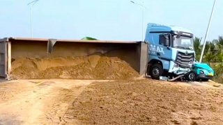 Xe tải tông taxi khiến một hành khách tử vong, tài xế taxi bị thương