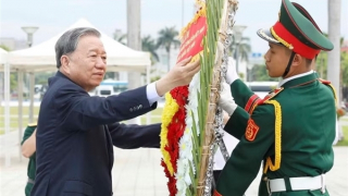 Tổng Bí thư, Chủ tịch nước dâng hương tưởng niệm các Anh hùng liệt sỹ tại Đà Nẵng