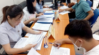 Tỉ lệ thất nghiệp vẫn cao, thị trường lao động nhiều biến động