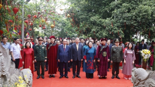 Trang nghiêm Lễ dâng hương tưởng niệm các Vua Hùng trên đỉnh núi Nghĩa Lĩnh