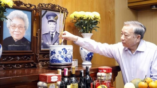 Tổng Bí thư, Chủ tịch nước Tô Lâm dâng hương tưởng nhớ các đồng chí lãnh đạo tiền bối