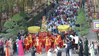 Hàng ngàn người dân thành phố mang tên Bác dự lễ Giỗ tổ Hùng Vương