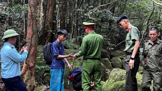 Công an xã Tây Yên Tử giải cứu 2 du khách đi lạc trong rừng sâu