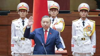 Tiếp nối ngọn lửa ngày Đại thắng, vững bước tới tương lai rạng rỡ