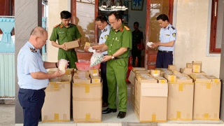 Bắt quả tang chủ cơ sở sản xuất mỹ phẩm "3 không"