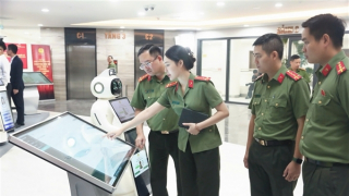 Thượng úy Cù Thị Châm Anh với sáng kiến đưa AI vào giải pháp quản lý hành chính