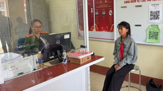 Công an xã Tả Phìn xuyên lễ cấp định danh điện tử