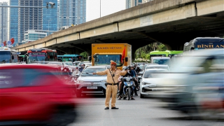 CSGT giữ mạch giao thông Thủ đô thông suốt, người dân đi nghỉ lễ an toàn
