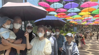 Vườn thú Hà Nội đông vui trong kỳ nghỉ lễ