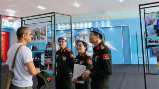 Triển lãm “80 năm An ninh nhân dân – Lá chắn bình yên” thu hút đông đảo công chúng