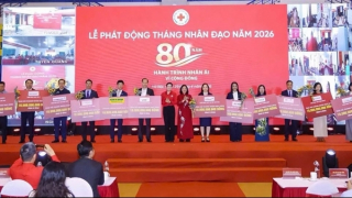 Nam A Bank trao tặng 10 tỷ đồng hưởng ứng Tháng Nhân đạo năm 2026