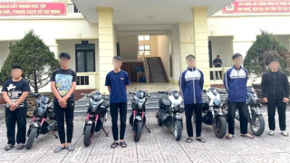Ẩn họa tình trạng xe máy điện bị “độ chế” rồi giao cho học sinh sử dụng