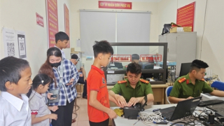 Xuyên lễ cấp căn cước, định danh điện tử cho người dân vùng cao