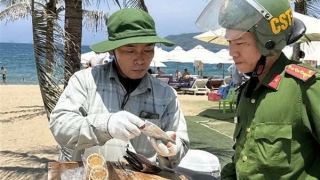 Tạm giữ xe bán kem ở phố biển Nha Trang bị nữ du khách nước ngoài tố... "chặt chém"