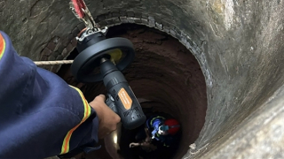Cảnh sát xuống giếng sâu 35m cứu người đàn ông gặp nạn